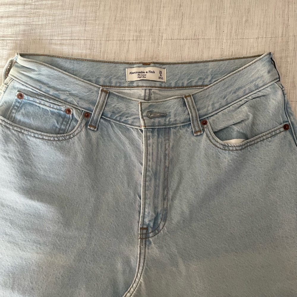 Abercrombie & Fitch Loose High Rise Jeans - Picture 3 of 5